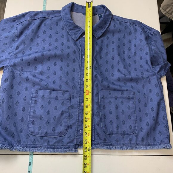 Isaac Mizrahi Jacket Womens XL Blue Denim Printed Fringed Hem Cropped Pockets - Picture 10 of 11